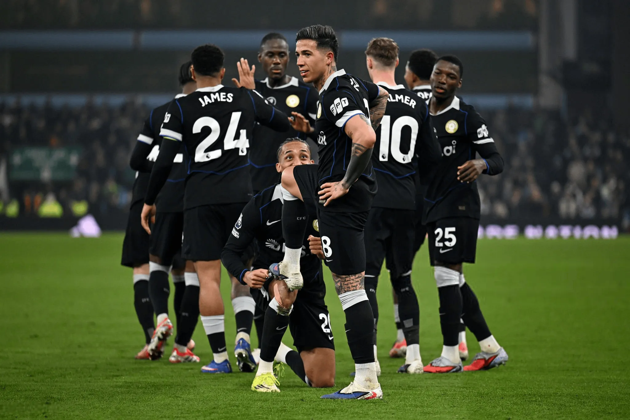 世界杯高清赛事直播-恩佐&amp;amp;凯塞多本赛季英超已8张黄牌，32轮前再吃2黄将停赛两场