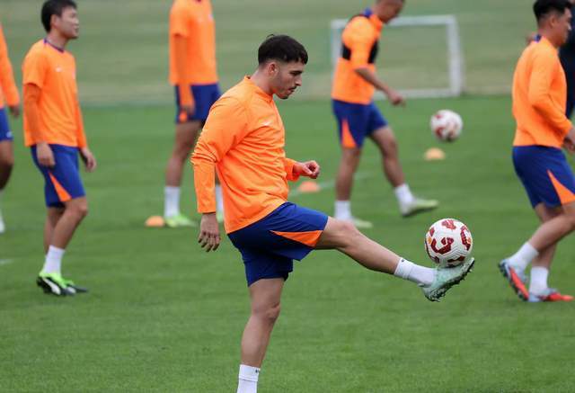 世界杯客户端更新下载-洛佩斯转投西乙，泰山腾出外援名额，锻炼彭啸有功 邦本重返辽宁