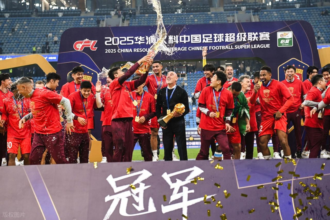 世界杯手机观看软件下载-上港0比6惨败泽尼特，或让球队中卫加速引进新外援，值得期待