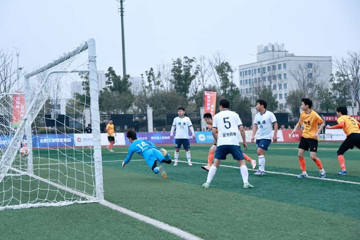 世界杯客户端更新下载-合肥城市足球联赛肥东主场首战激情开赛|肥东队|巢湖|体育场|比赛|球员_新浪体育_新浪新闻