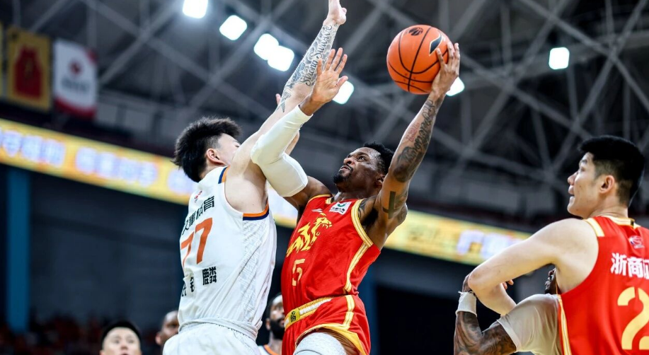 世界杯客户端更新下载-CBA总决赛G4!赛前带来上海男篮张镇麟、李弘权、王哲林以及浙江广厦孙铭徽、布朗的最新消息